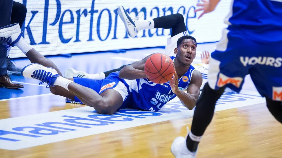 Robert Gilchrist avgjorde matchen för BC Luleå med två galna dunkningar.