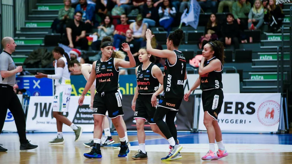 Precious Hall, Felicia Camara-Ponturo, Chioma Nnamaka och Michaela Houser.