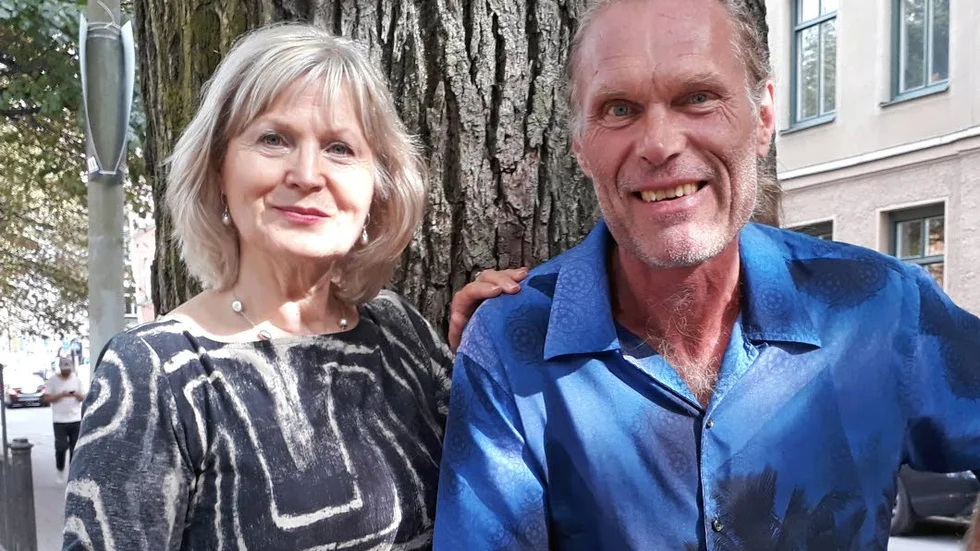 Syskonen Eva och Mats Eriksson har skrivit romanen ”Ny trånad läker snart ett brustet hjärta”.