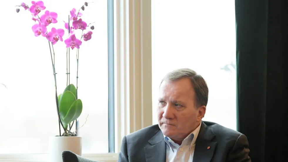Stefan Löfvens position bli alltmer utsatt ju mer S förlorar i opinionen och ju mer han själv förlorar i förtroendemätningar.