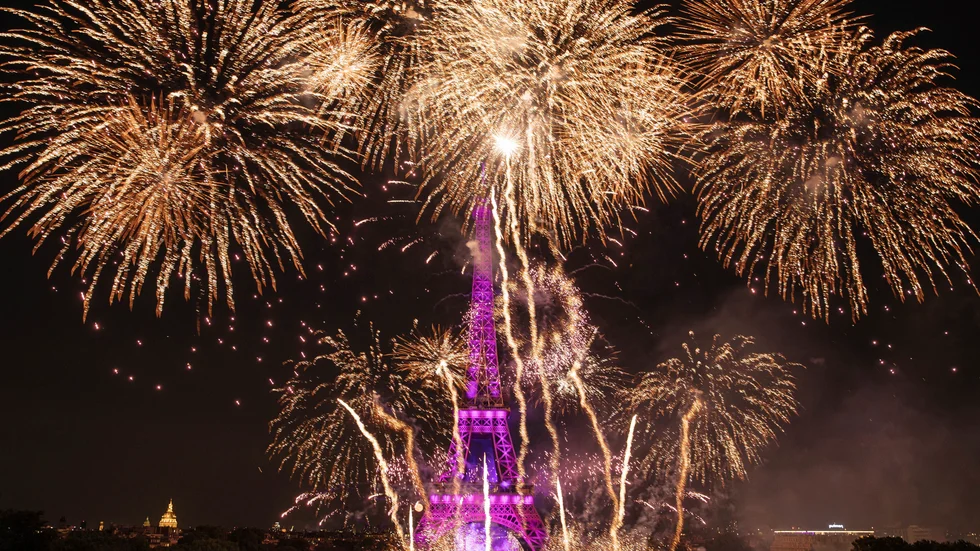 Fyrverkier vid nationaldagsfirande i Paris 2022.
