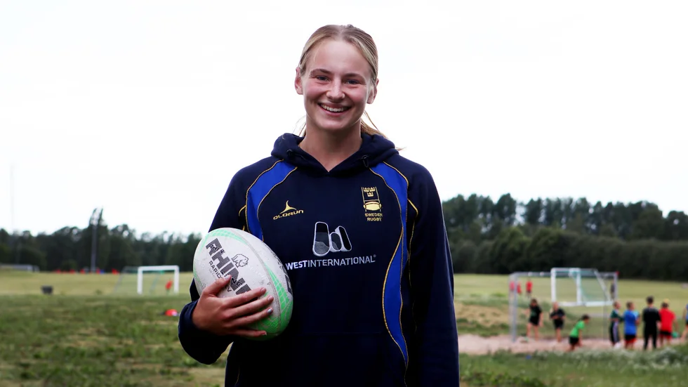 Backlinjespelaren Amanda Swartz på plats i hemstaden Norrköping, där hon bland annat lärt ut rugby på Stadium sports camp. Men framöver är det spel med Premiershipklubbben Leicester Tigers som gäller för landslagstjejen.  