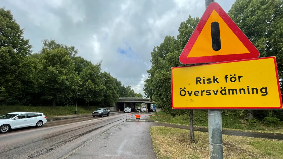Viadukten Salavägen i Enköping har genom åren tenderat att svämma över vid skyfall. Något som kommunen planerar att se över på lång sikt.