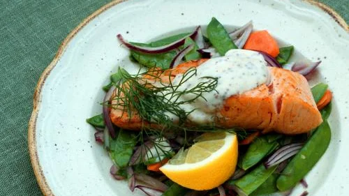 Lättgravad lax med senapssås.