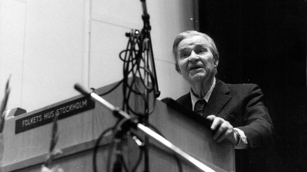 Gunnar Myrdal i talarstolen då det begav sig.