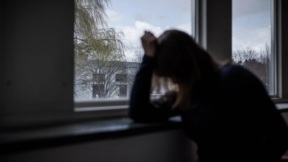 ”Jag vet inte hur länge jag orkar jobba kvar”, säger Sara som UNT talat med. Hon arbetar som plockare och packare på Apoteas lager i Morgongåva. Bilden är arrangerad.