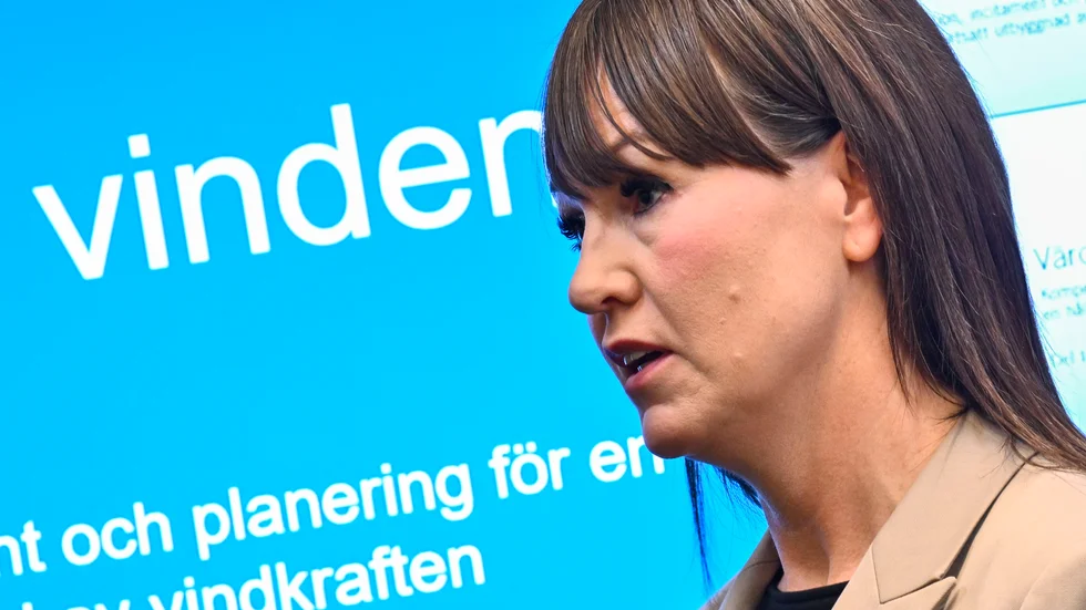 Vindkraftutredaren Ulrika Liljeberg lämnade sin utredning till regeringen den 27 april. 