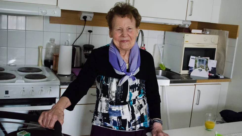 Margareta Häll berättar om sin barndom och hur hon hamnade i en svensk familj.