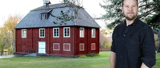 "Snart står väl varenda lada och hundkoja äldre än 10 år på Hägnan."