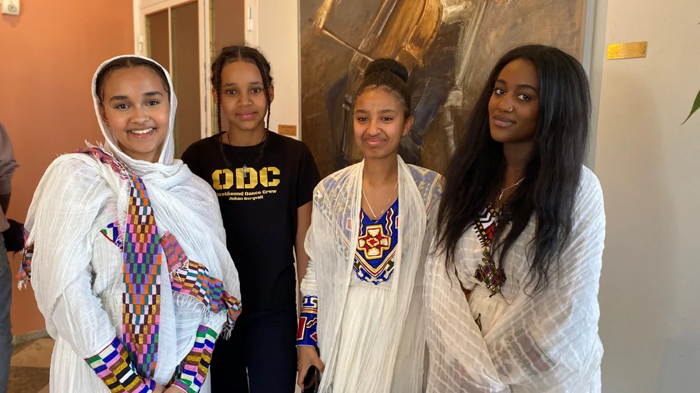 Flera dansnummer framfördes på modersmålsdagen i Nyköping under fredagen. Bland dansarna var eleverna Arsema Testay, Melat Kesete, Elim Habteghebriel och Yostina Yosief.