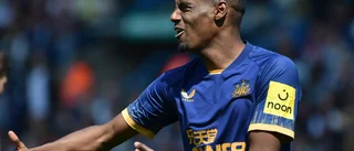Tränaren attackerades när Isaks Newcastle tappade