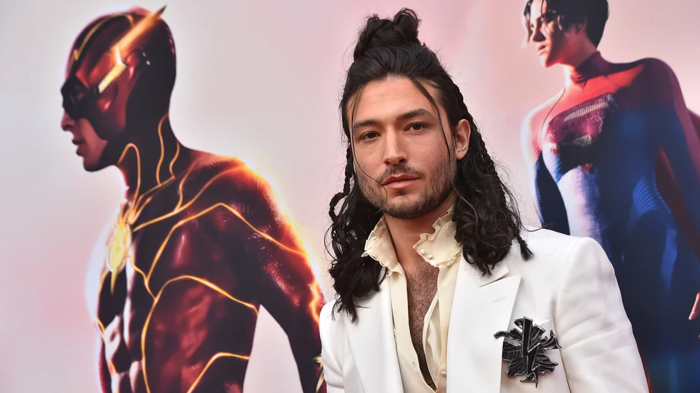 Den skandalomsusade skådespelaren Ezra Miller, huvudrollsinnehavare i "The Flash" vid filmens premiär i Los Angeles i förra veckan. Arkivbild.