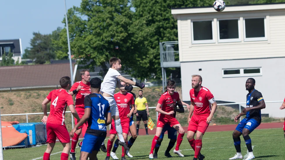 Målvakten Anton Halvarsson blev KSK:s matchvinnare när laget, efter straffavgörande mot Haninge, tog sig vidare i svenska cupen. Nu är andra omgången lottad.