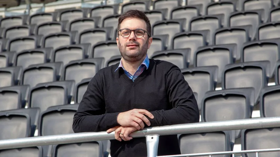 Daniel Soner är sportsligt ansvarig för Motala AIF.s division 2-lag som får klara sig utan Fadel Youssif resten av säsongen.