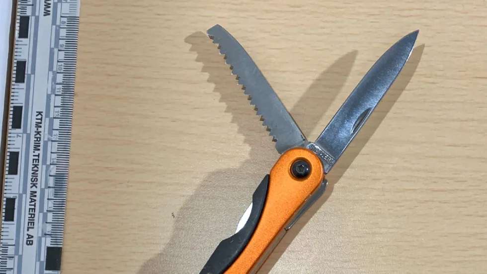 Kniven som polisen hittade i fickan uppgav mannen att han använt vid en fisketur.