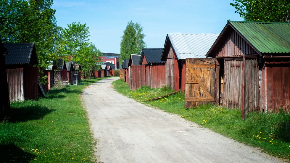 Garagebyn på Hemgården byggdes under 1950-talet av industriarbetare på AB Nyköpings Automatbilfabrik (ANA). Arkivbild.