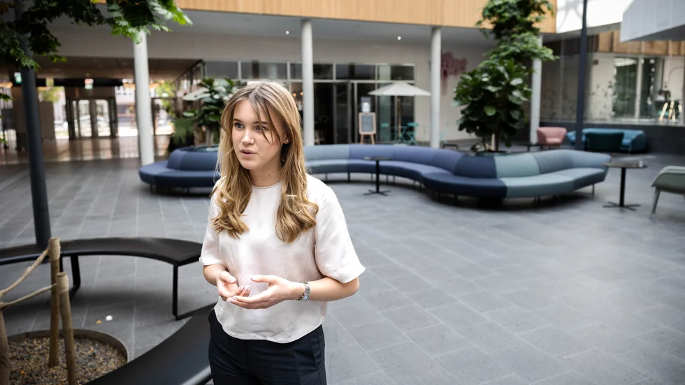 Viktoria Lautmann (KD) är 18 år och Uppsalas yngsta kommunpolitiker. På fredag tar hon studenten från Katedralskolans samhällsvetenskapliga linje.