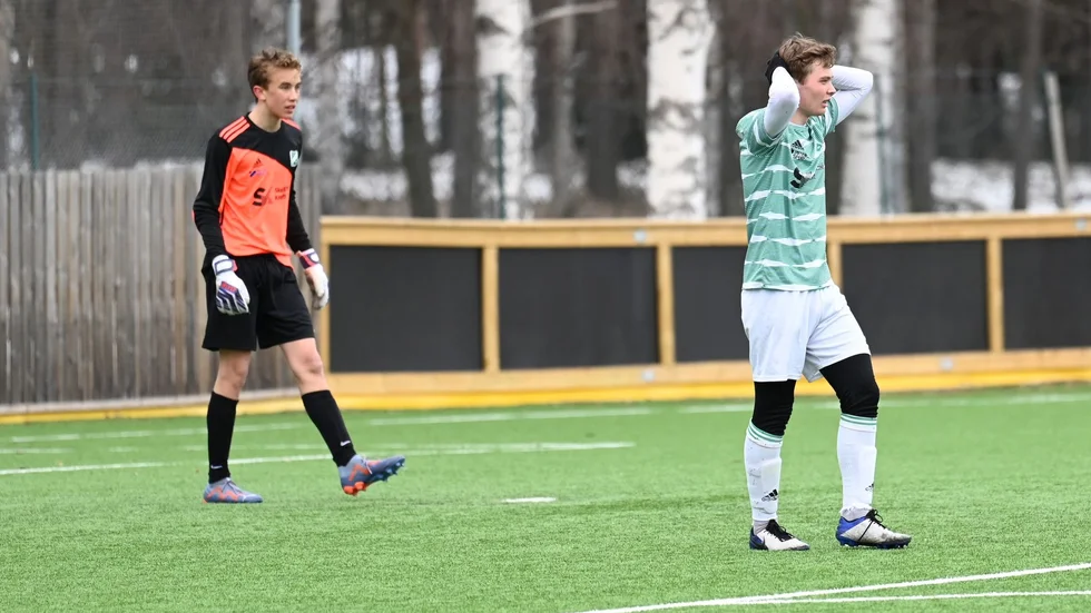 Morön BK:s Tyko Wallmark och Gabriel Eurenius fick se sig slagna med 2–0 i bortamatchen mot tabellettan IFK Kalix.