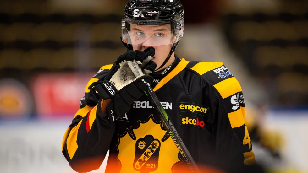 AIK:s Jonatan Berggren missar matchen mot Malmö. 