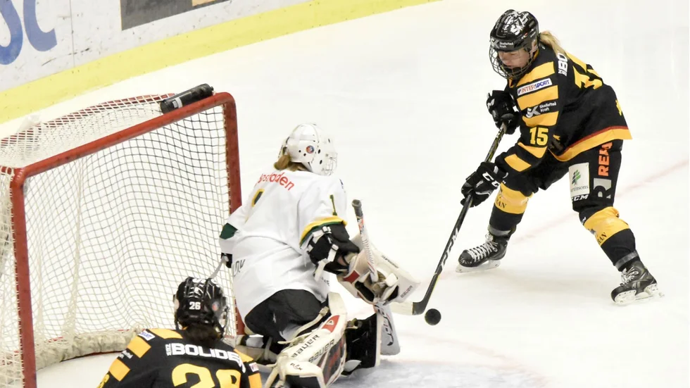 Emelie Jönsson i AIK-tröjan.