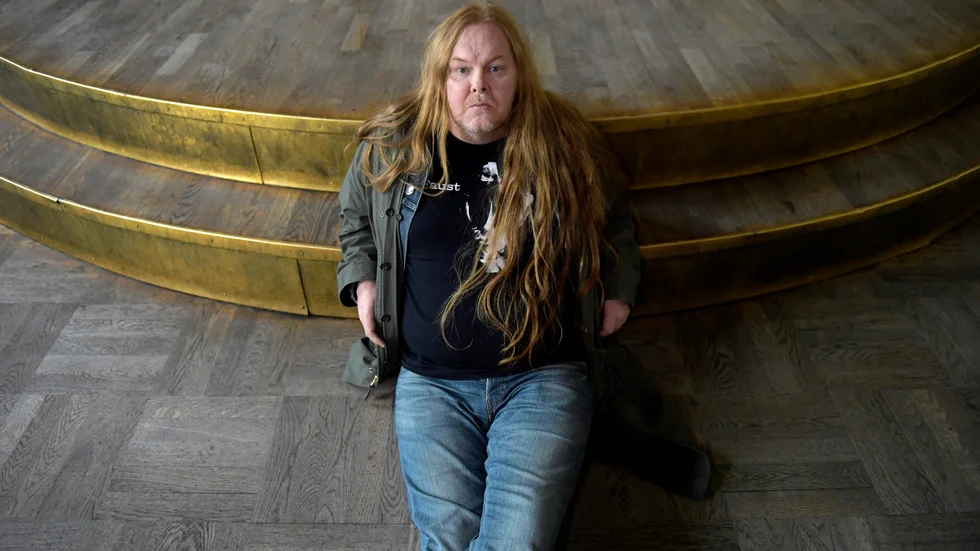 Mattias Alkberg besöker Västerbottensteatern med "Alla är sämst". 