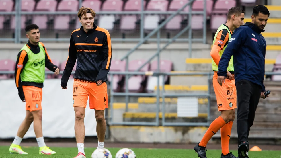 Albin Linnér bryter kontraktet med AFC Eskilstuna och lämnar klubben för spel i Landskrona.