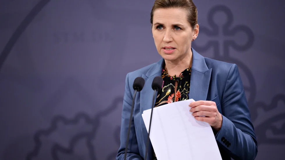 Danmarks statsminister Mette Frederiksen (S) aviserar att nya strängare restriktioner är på väg. Arkivbild.