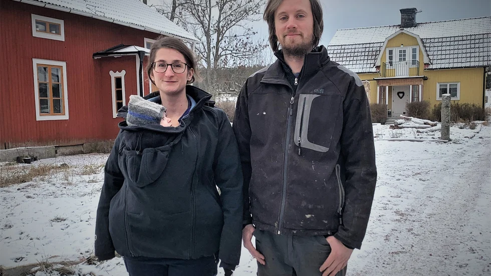 Caroline Magnusson och Kristoffer Emanuelsson ångrar inte att de lämnade storstan för Torstuna.