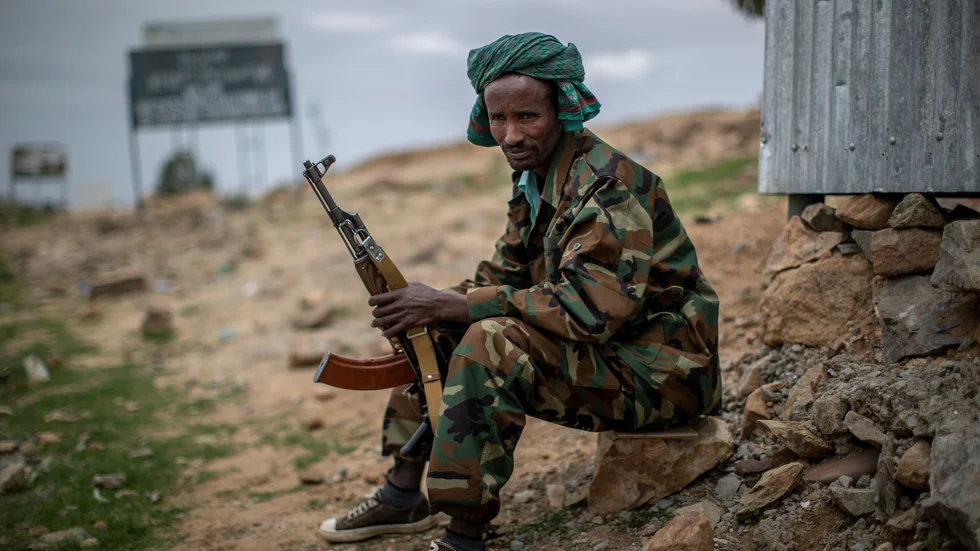 Soldat trogen TPLF i staden Hawzen i Tigrayregionen, Etiopien. Bild från i maj.