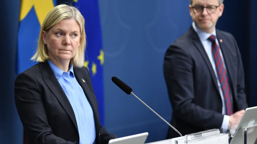 Statsminister Magdalena Andersson (S) och finansminister Mikael Damberg (S) under regeringens pressträff på tisdagen om nya åtgärder kopplade till coronapandemin.