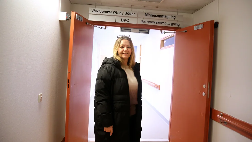 Lena Bäckström är imponerad av personalen som arbetar med vaccineringen.