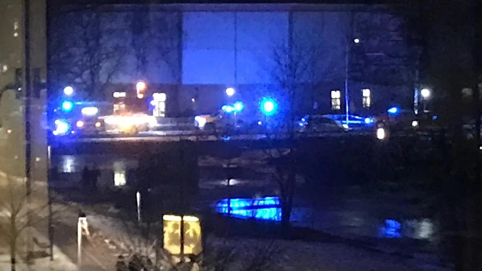 Stora mängder polis, ambulans och räddningstjänst samlades vid Fyrisvallsbron. 