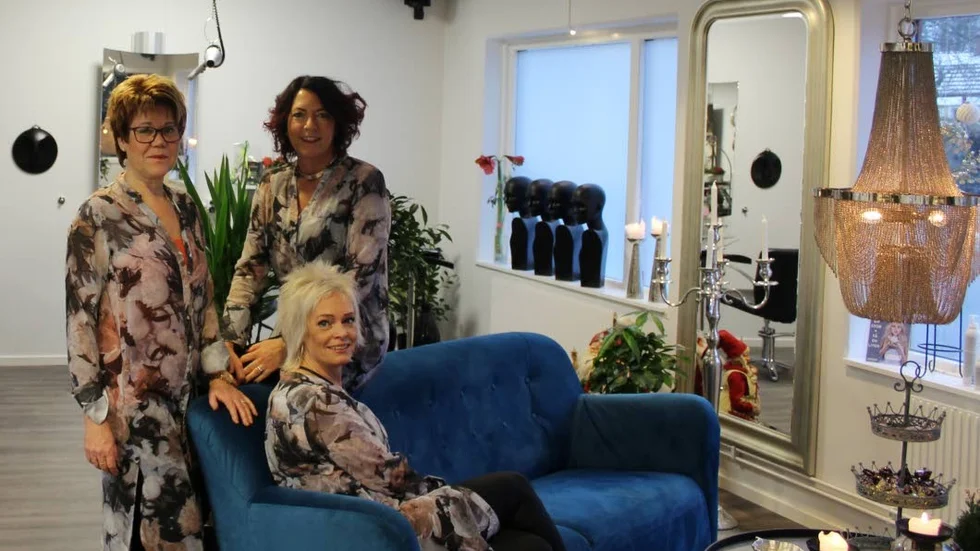 Trivsamt. Go stämning på den nya frisörsalongen Hairligt.
