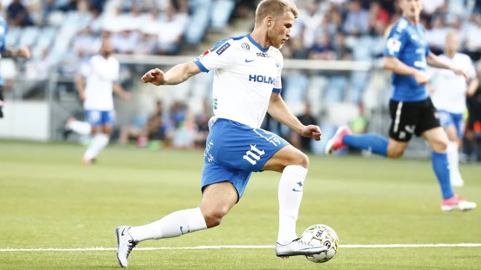 På bänken. Sebastian Andersson inleder på bänken i dag.
