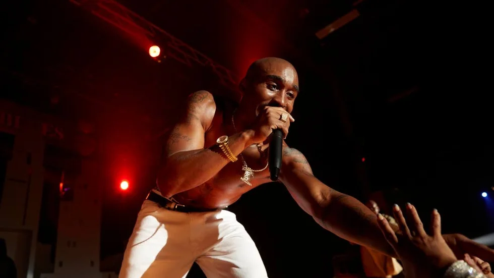 Figur. Demetrius Shipp Jr spelar Tupac Shakur i det biografiska dramat "All eyez on me".