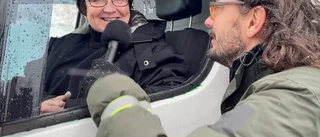 TV • Många fordon fast i snön: ”Det är halka, halka, halka" • Varnar för sena leveranser