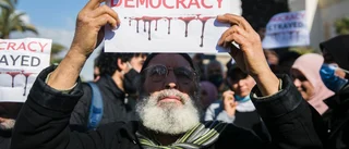 Tunisiens parlament upplöst av presidenten