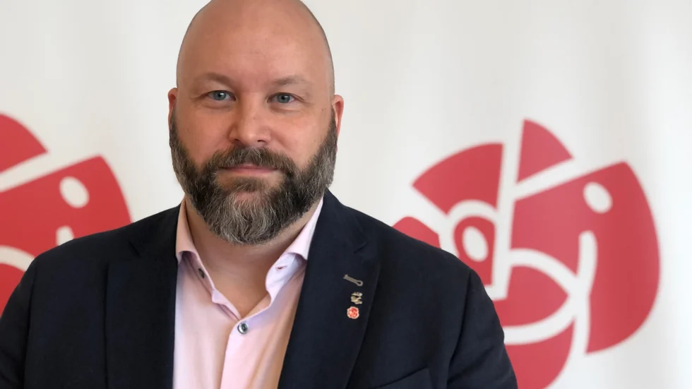 Patric Lundström menar att frågan om Norrbotniabanans dragning inte är en kommunal angelägenhet. Beslutet ligger hos Trafikverket och det är endast regeringen som kan riva upp den vid en överklagan eller tillåtlighetsprövning.