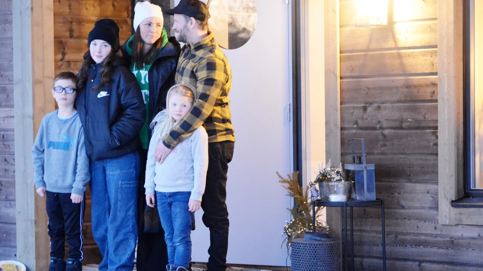 Familjen finner stöd hos varandra i förlusten. På bilden: Malin Israelsson och André Lidman tillsammans med barnen Thor och Thyra Israelsson och Matilda Lidman. 