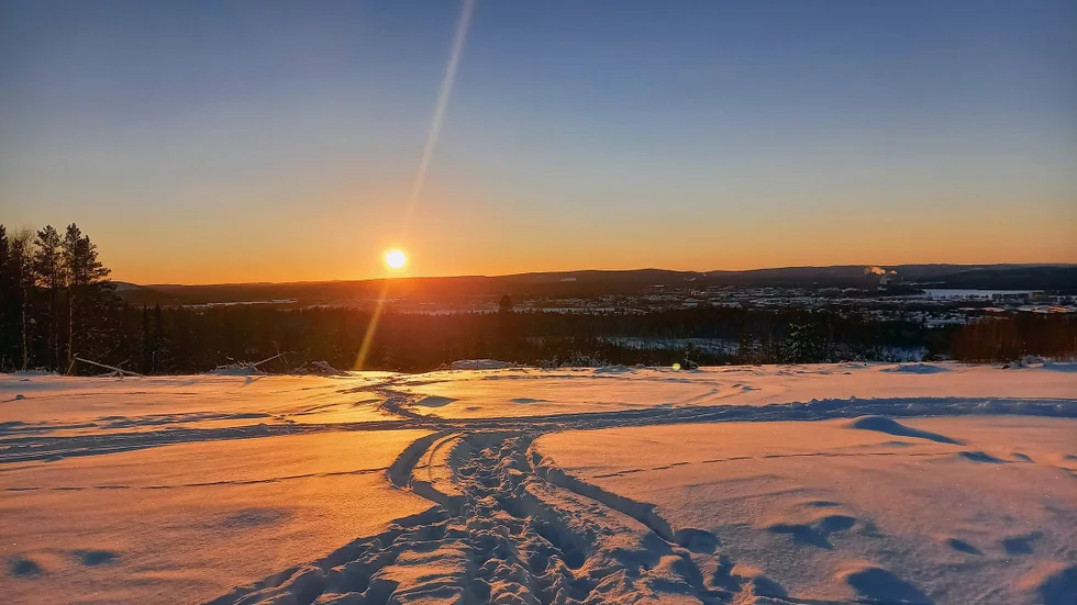 Soluppgång i Boden. Denna härliga vinterbild är inskickad av Anki-Flygare Nilsson.