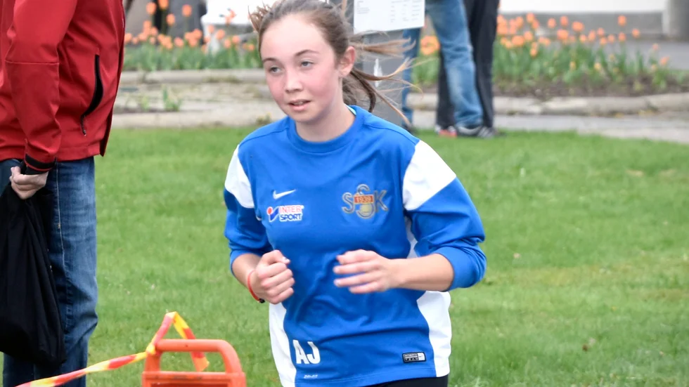 Utmaning. 13-åriga Alice Jonsson hade tredje snabbast tid i flickklassen. Foto: Kent Vikström.