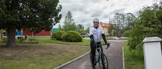 Simon cyklar genom Sverige – utan att äta