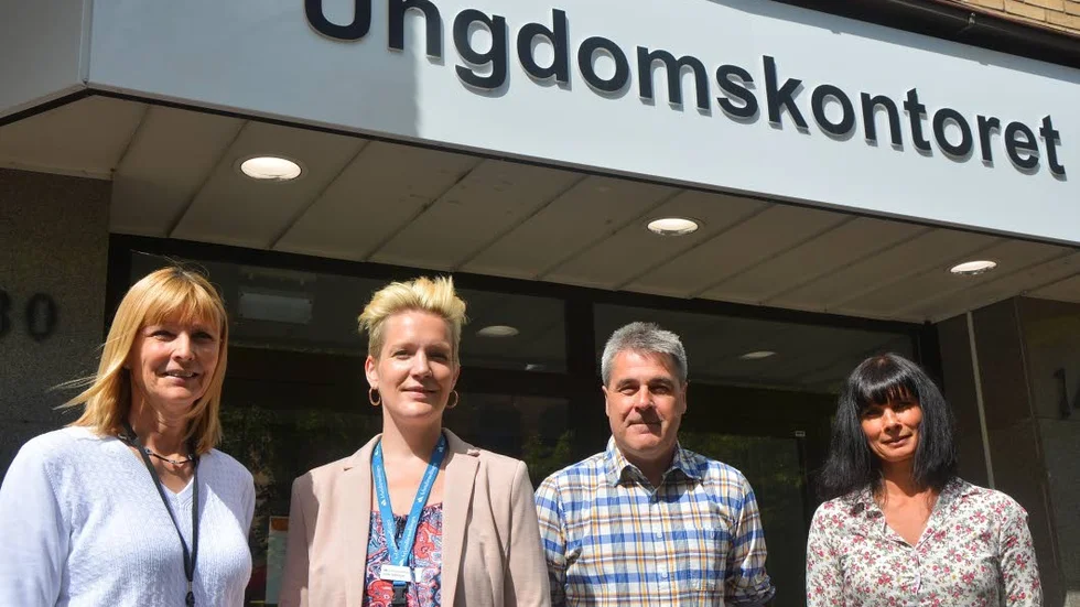 Ledningen i Arbetsförmedlingen i länet utanför Ungdomskontoret.

Inger Schroeder, chef Öst längst till vänster. Därefter Ulrika Stålknapp, chef väst; Håkan Lindell samt Pernilla Sandell, chef mitt.