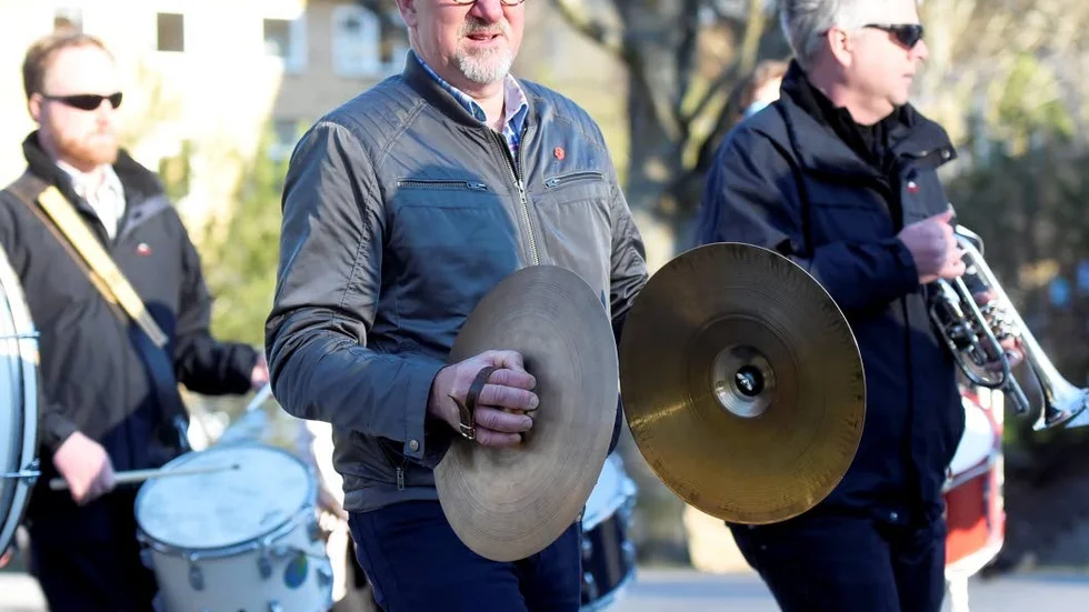 Per-Erik Störe ses här med sina cymbaler i Reveljen. Som vi snart får se så fortsätter han med cymbalspelandet.