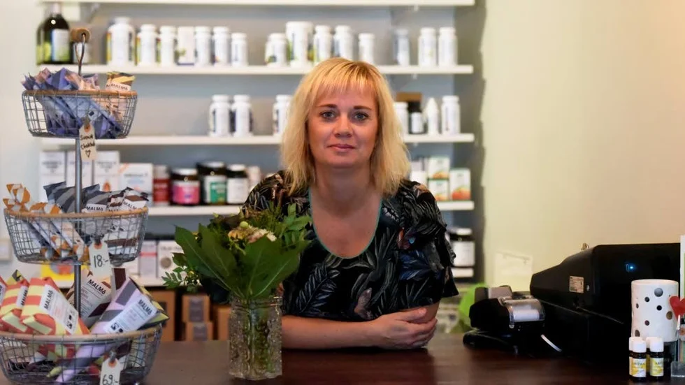 Många av Caroline Espings kunder tycker det är krångligt att ta sig till hennes butik.