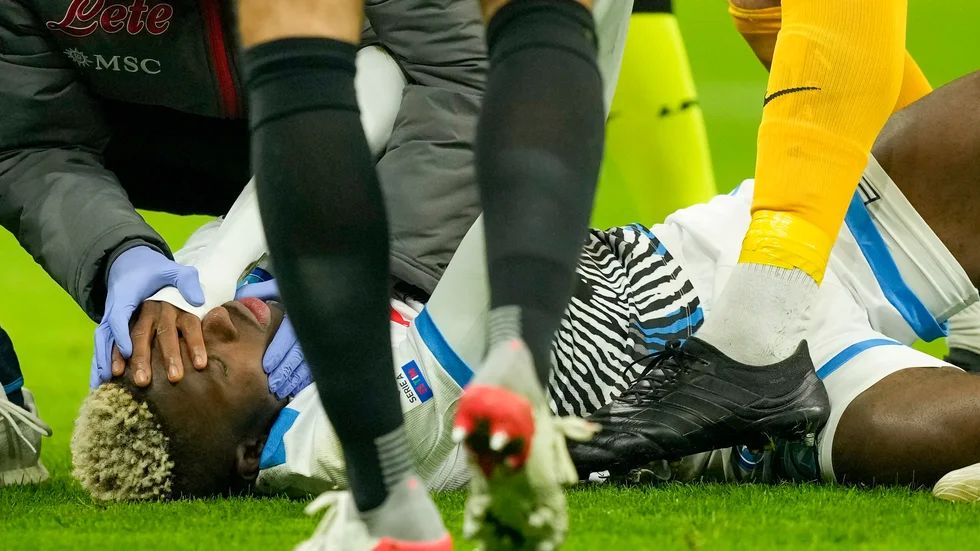 Victor Osimhen blir borta från spel under lång tid.