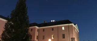 De avslutade ljusfestivalen med sång på slottstaket – hör sången här