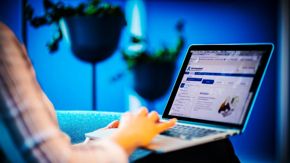 Modern teknologi och nya digitala verktyg utveckla vården, enligt debattören.
