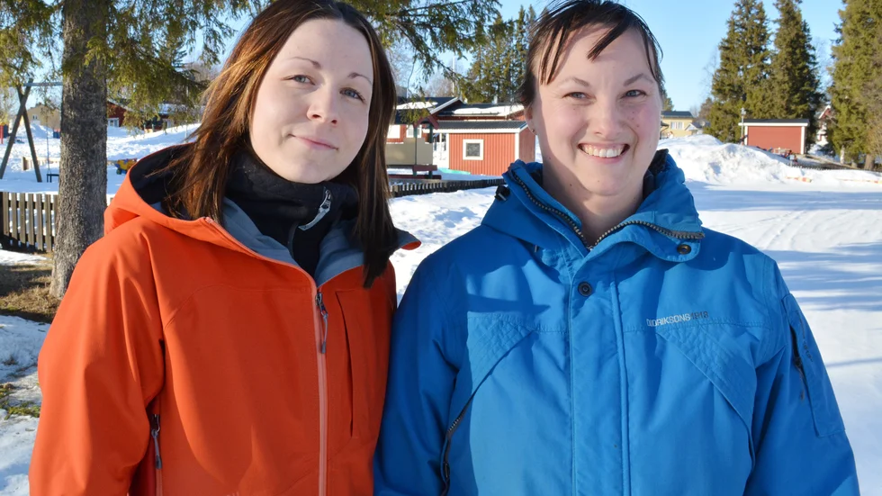 Föräldrar. Sofie Lindström och Maria Nilsson vill ha mer resurser så att de anställda får ägna sig åt barn och pedagogik i stället för städning. Foto: Lennart Enkvist.
