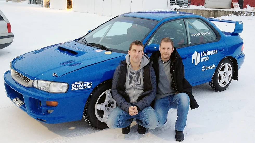 RALLYPREMIÄR. Jonas Rönnlund, t v, och Rickard Normark drar igång rallysäsongen i en ny kärra i 4WD.